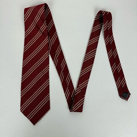 Hugo Boss Mens Necktie Tie 100 % Silk Red Striped Size 4/60” Made in Italy - Picture 3 of 5